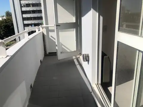 Depto 3 Amb con balcon en alquiler en Avellaneda