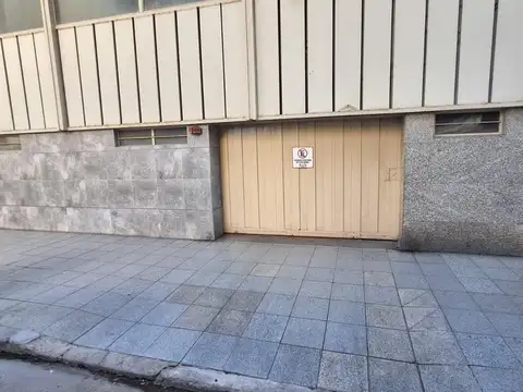 EXCELENTE COCHERA CON CERRAMIENTO ZONA SHOPPING ALDREY