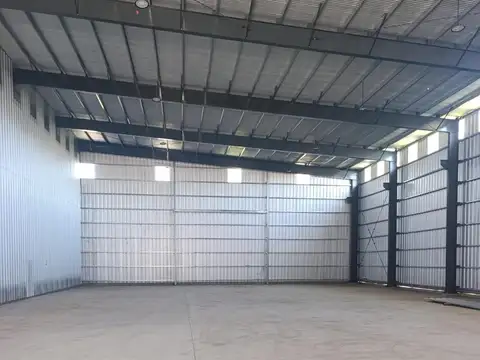 Galpón 840m² en Parque Industrial Alvear