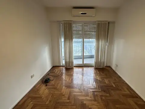 Departamento 2 ambientes al frente con balcón en  Charcas 3159