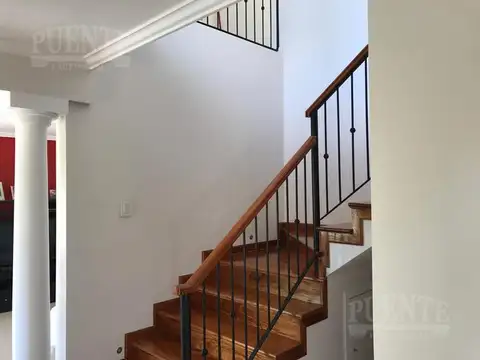 Casa 5 ambientes con 4 baños