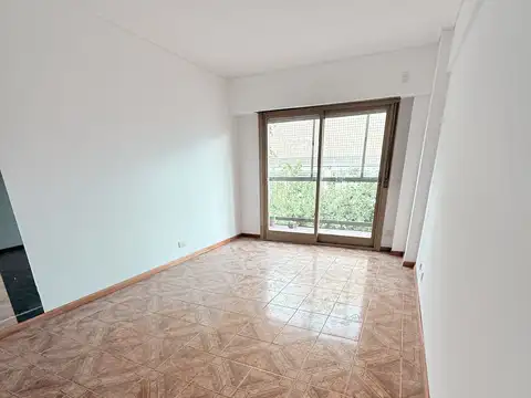 3 AMBIENTES AL FRENTE CON BALCON