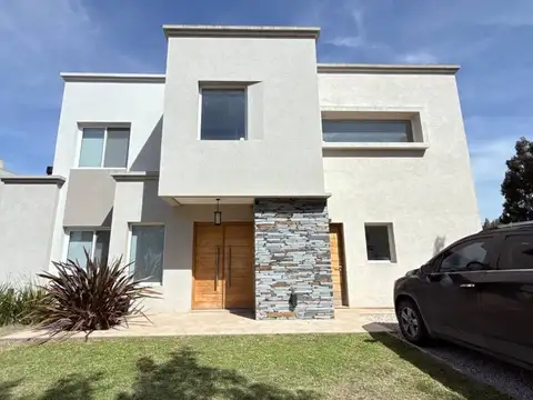 CASA EN VENTA HARAS DEL SUR II 3 DORMITORIOS.