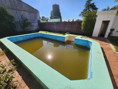 Casa en Alquiler con 1 cochera