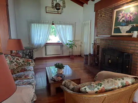 Casa en Venta con 3 cocheras