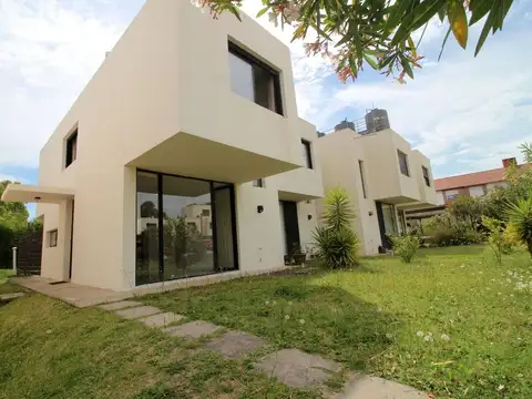 Alquiler casa 3 dormitorios en Vitta Solymar