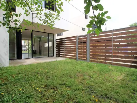 Casa en Alquiler con 1 cochera