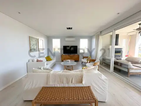 Casa 7 ambientes con 3 baños