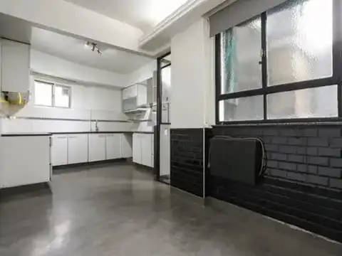 Venta. departamento 5 ambientes. Piso. Sarmiento 3000.