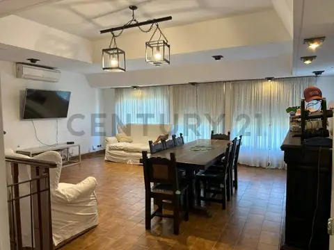 Casa 8 ambientes con 5 baños