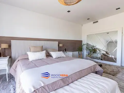 Casa en Venta con 2 cocheras