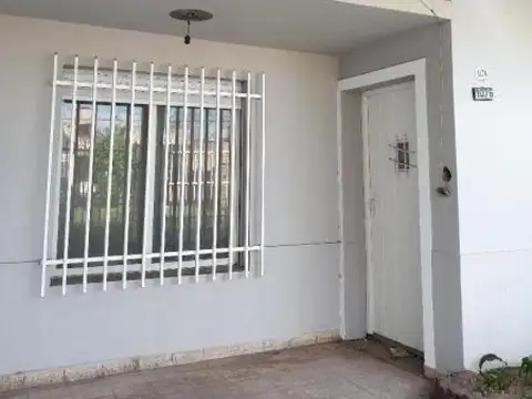 Casa en venta - 3 Dormitorios 2 Baños - Hurlingham