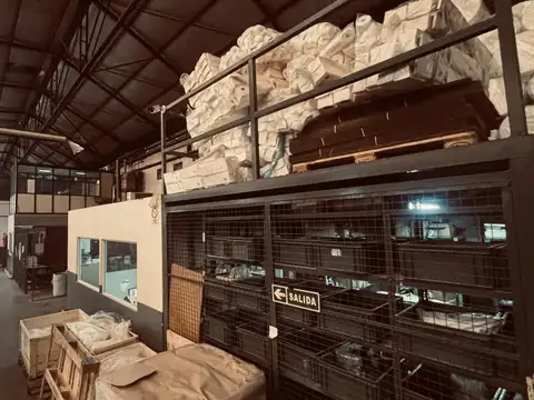 Galpon en Alquiler 102  mts Fondo