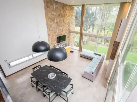 Casa 8 ambientes con 3 baños