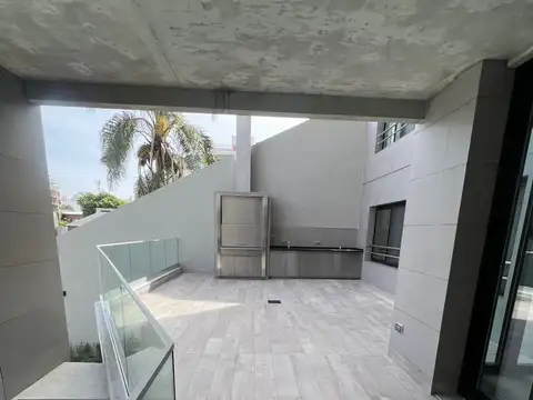 Departamento en Venta con 3 cocheras