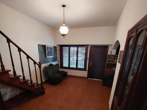 Casa 6 ambientes con 3 baños