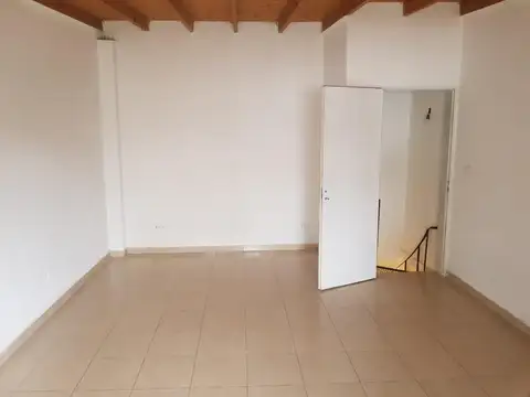 Duplex dos ambientes amplios en venta