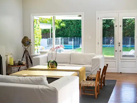 Casa 8 ambientes con 4 baños