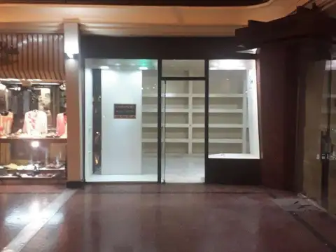 Exc OPORTUNIDAD Local en Alquiler en la Galeria San Jose de Flores en hall central