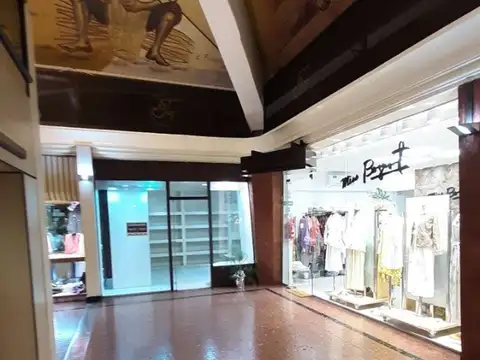 Exc OPORTUNIDAD Local en Alquiler en la Galeria San Jose de Flores en hall central