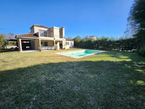 Casa 5 ambientes con 2 baños