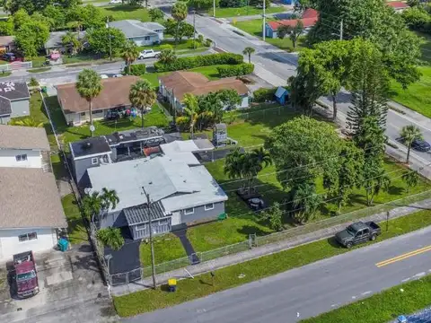 Casa 6 ambientes con 2 baños