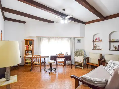 Casa 5 ambientes con 1 baño