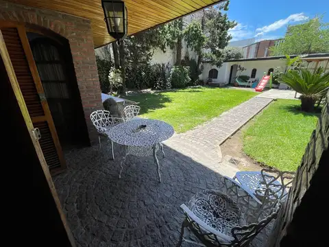 Casa 6 ambientes con 5 baños