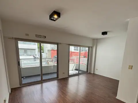 2 ambientes en la mejor zona de Caballito, sobre Pedro Goyena ,  un lujo !