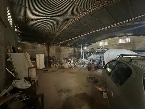 SE VENDE PROPIEDAD 2 DEPTOS + GALPÓN AL FONDO