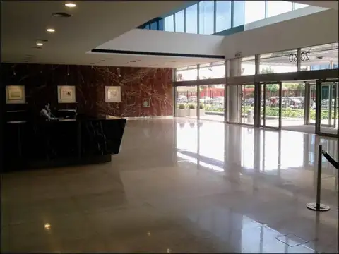 Oficina en Alquiler con 9 cocheras