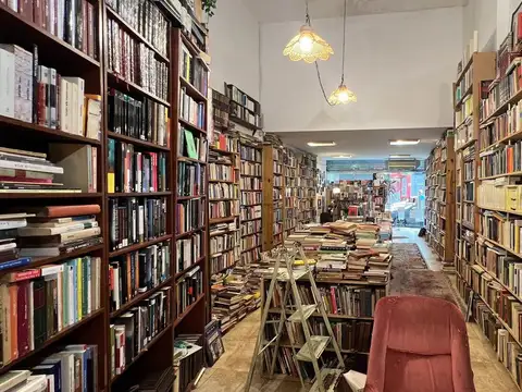 VENTA LOCAL EN BLOCK ZONA CENTRO