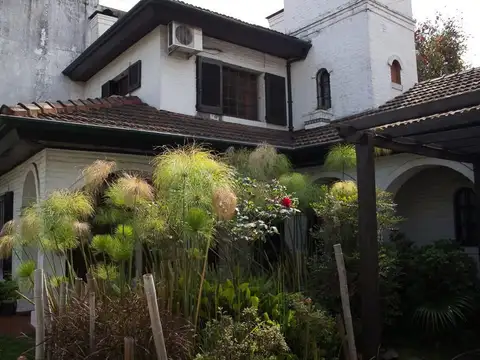 CASA EN LOTE PROPIO UBICADA EN BARRIO GUEMES - ESCUCHO OFERT