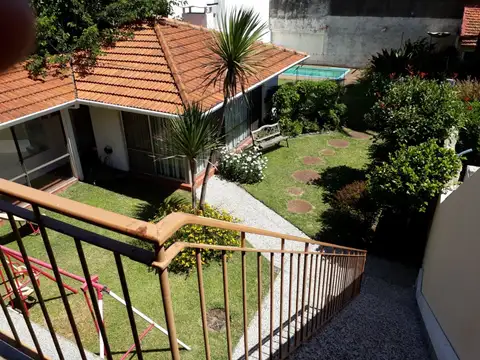 Casa en dos Plantas, excelente estado y ubicación.