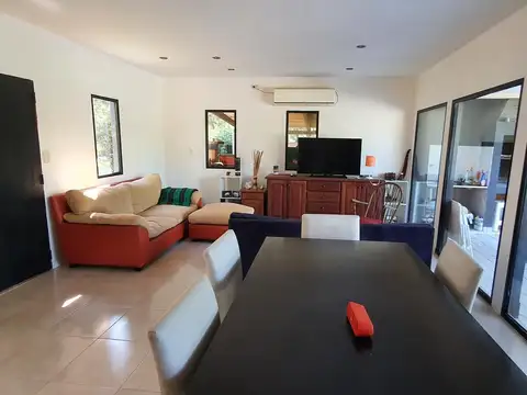 Casa 3 ambientes con 2 baños