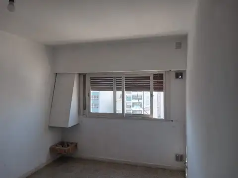 Semipiso de 2 amb, lateral, con mucha luz, lavadero indepte en inmejorable ubicación