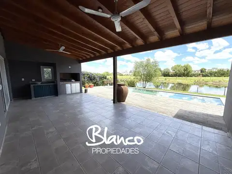 Casa 5 ambientes con 4 baños