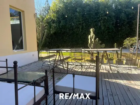 Casa en Alquiler con 3 cocheras