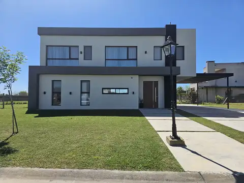 Casa en Alquiler de 4 dormitorios