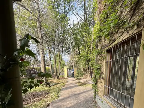 Hermosa y acogedora casa sobre Kennedy