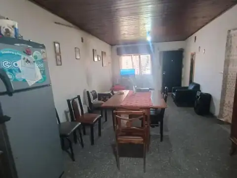 Casa 7 ambientes con 2 baños