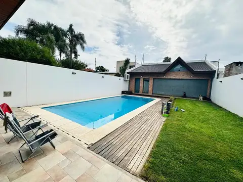 Casa en Venta con 2 cocheras