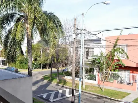 CHALET 6 AMBIENTES EN CARAPACHAY