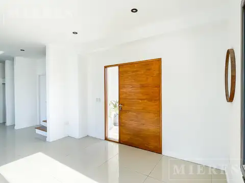 Casa 4 ambientes con 3 baños