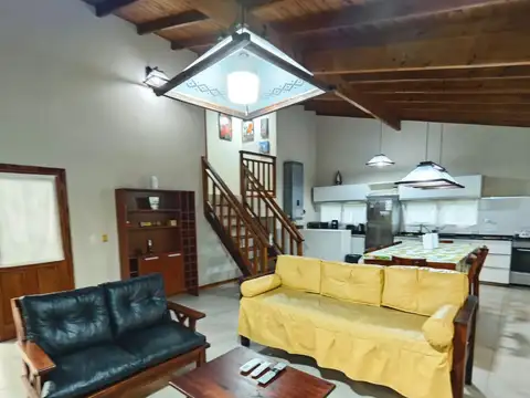 Casa 4 ambientes con 2 baños