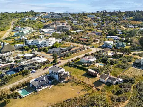 VENTA TERRENO CON MEJORAS EN LAS GRUTAS