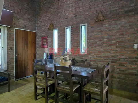 Casa en Venta con 2 cocheras