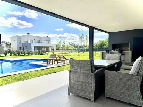 Venta de Casa 6 ambientes Premium con Garantía Vigente en Pilar Barrio cerrado Chateau