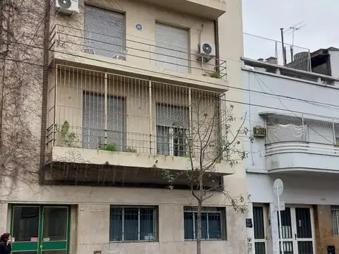Piso - Departamento 3 ambientes CON DEPENDENCIA EN ALQUILER EN FLORES