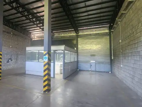 Local en Alquiler en Isidro Casanova, USD 1.800